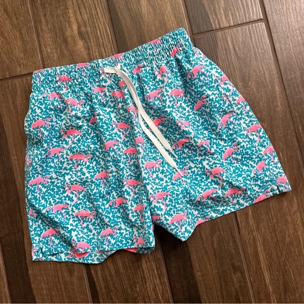 Chubbies Men’s Swim Trunks the Domingos Mini Flamingos Blue Pink 5.5” Inseam